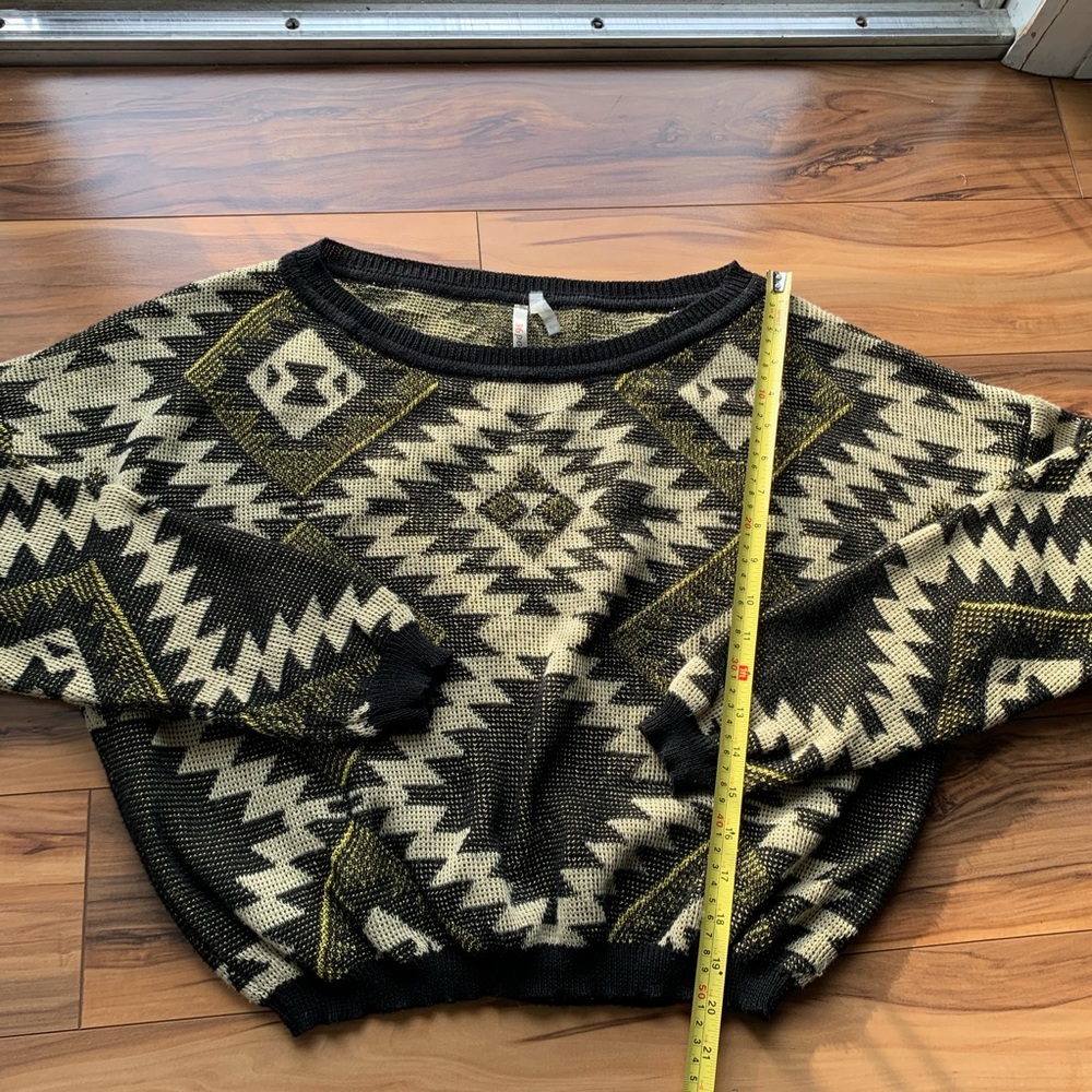 36 point 5 aztec geometric print crop sweater M - Picture 3 of 6